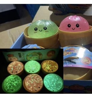 Іграшка антистрес-сквіш 8,5 см 140726 (288шт/2) "Squeezy Dumplings" пельмень люмінісцентний мікс вид